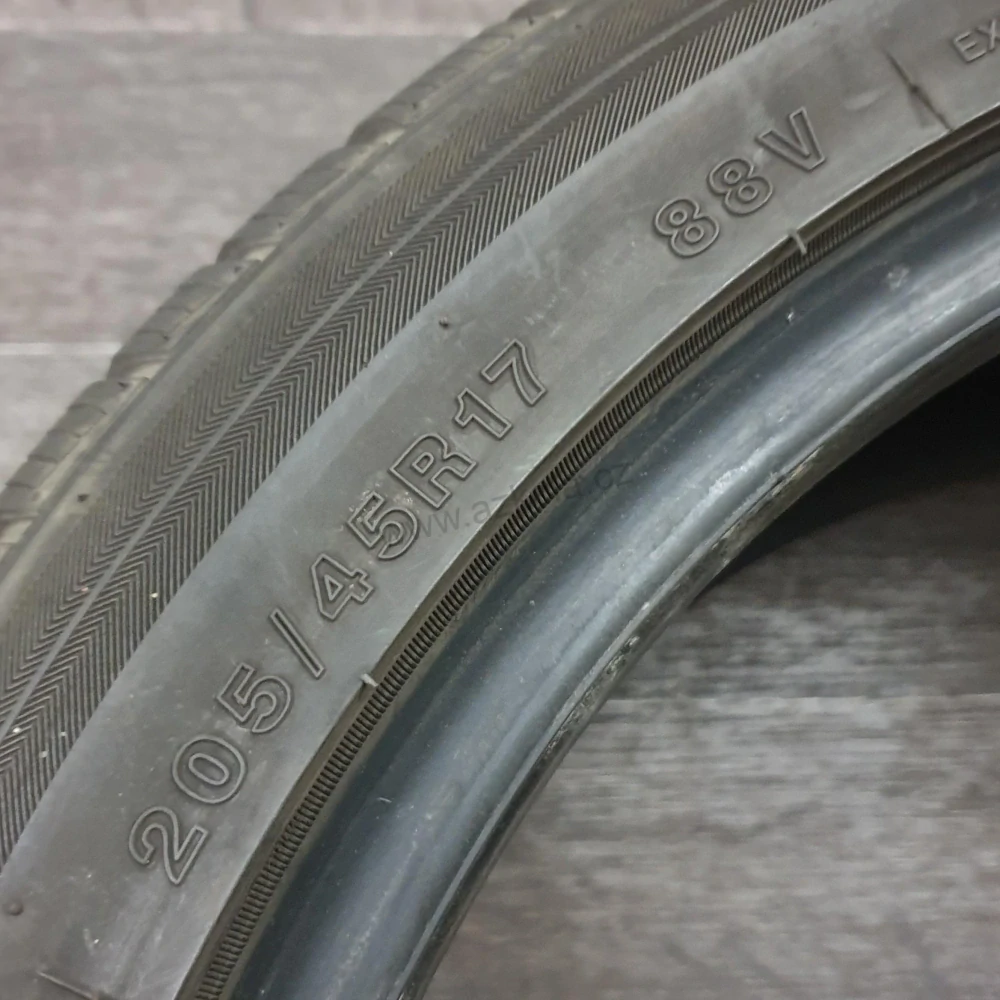 Zimní pneumatiky GripMax 205/45 R17 č. AP454