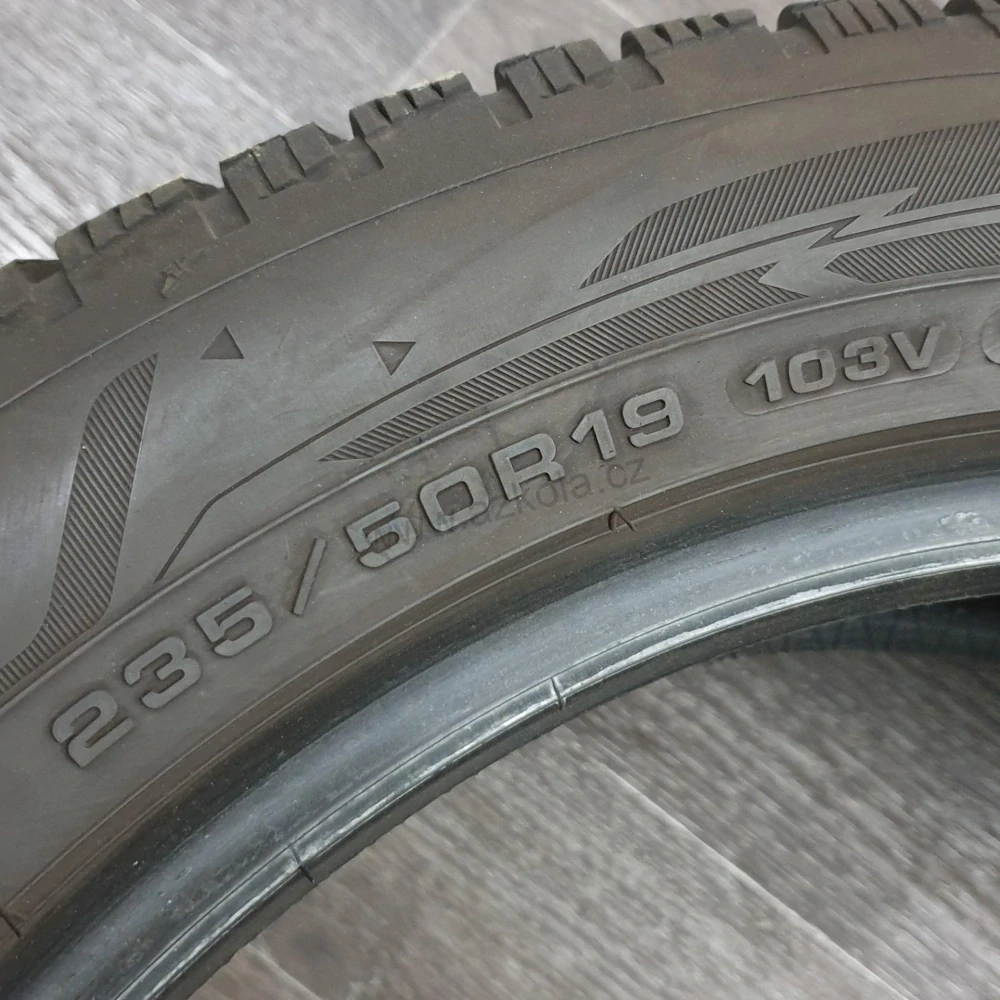 Zimní pneumatiky 235/50 R19 GoodYear č. AP490