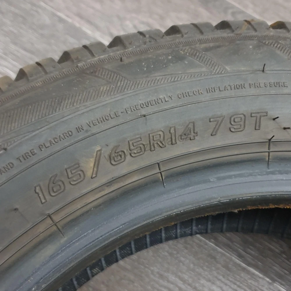 Zimní pneumatiky 165/65 R14 Falken č. AP517