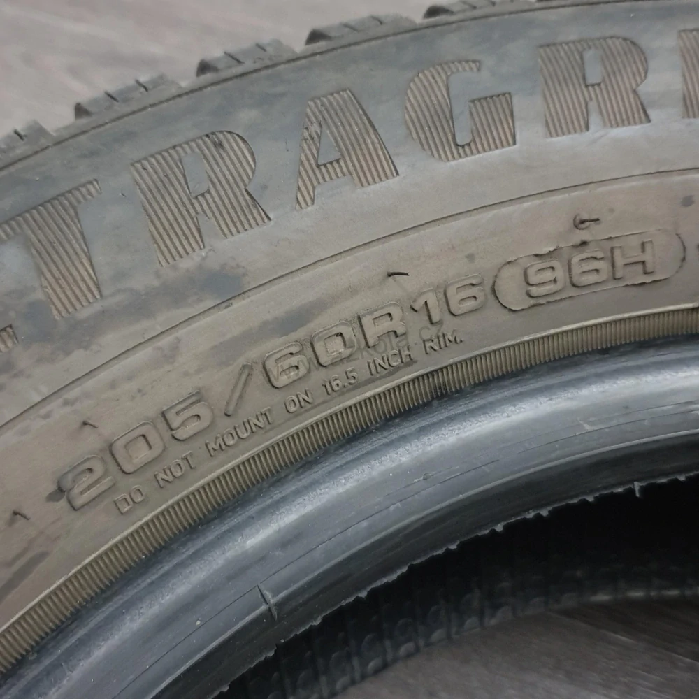 Zimní pneumatiky 205/60 R16 GoodYear č. AP520