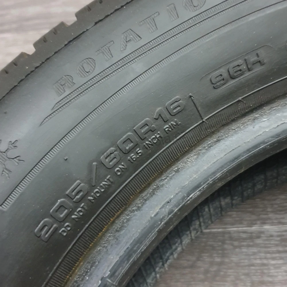Zimní pneumatiky 205/60 R16 Dunlop č. AP567