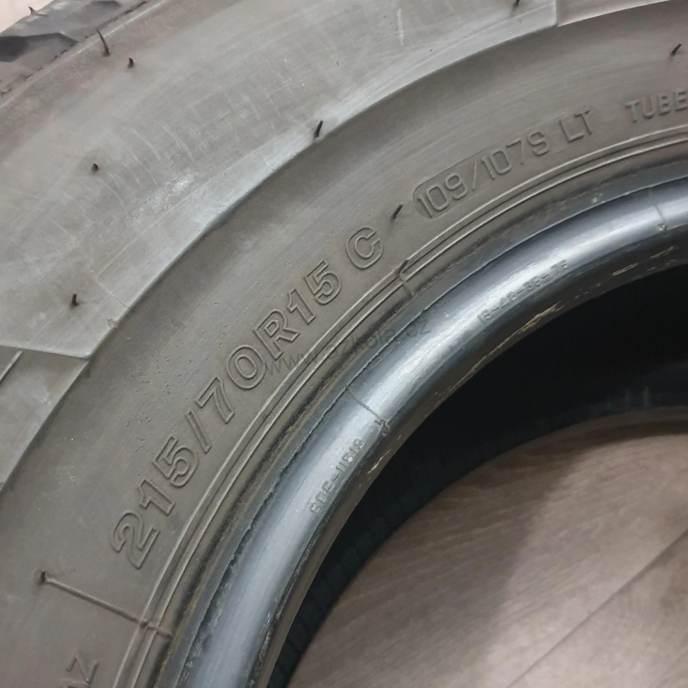 Zimní pneumatiky 215/70 R15C Bridgestone č. AP686