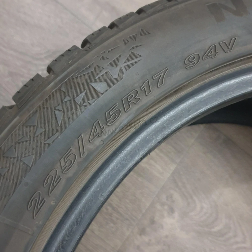 Zimní pneumatiky 225/45 R17 Nexen č. AP756