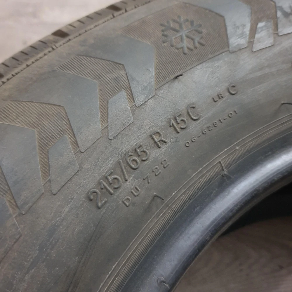 Zimní pneumatiky 215/65 R15C Michelin č. AP811