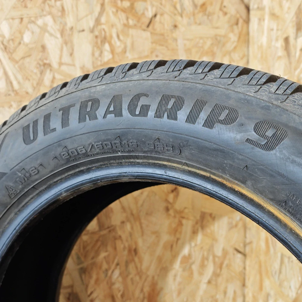 Zimní pneumatiky 205/60 R16 GoodYear č. AP898