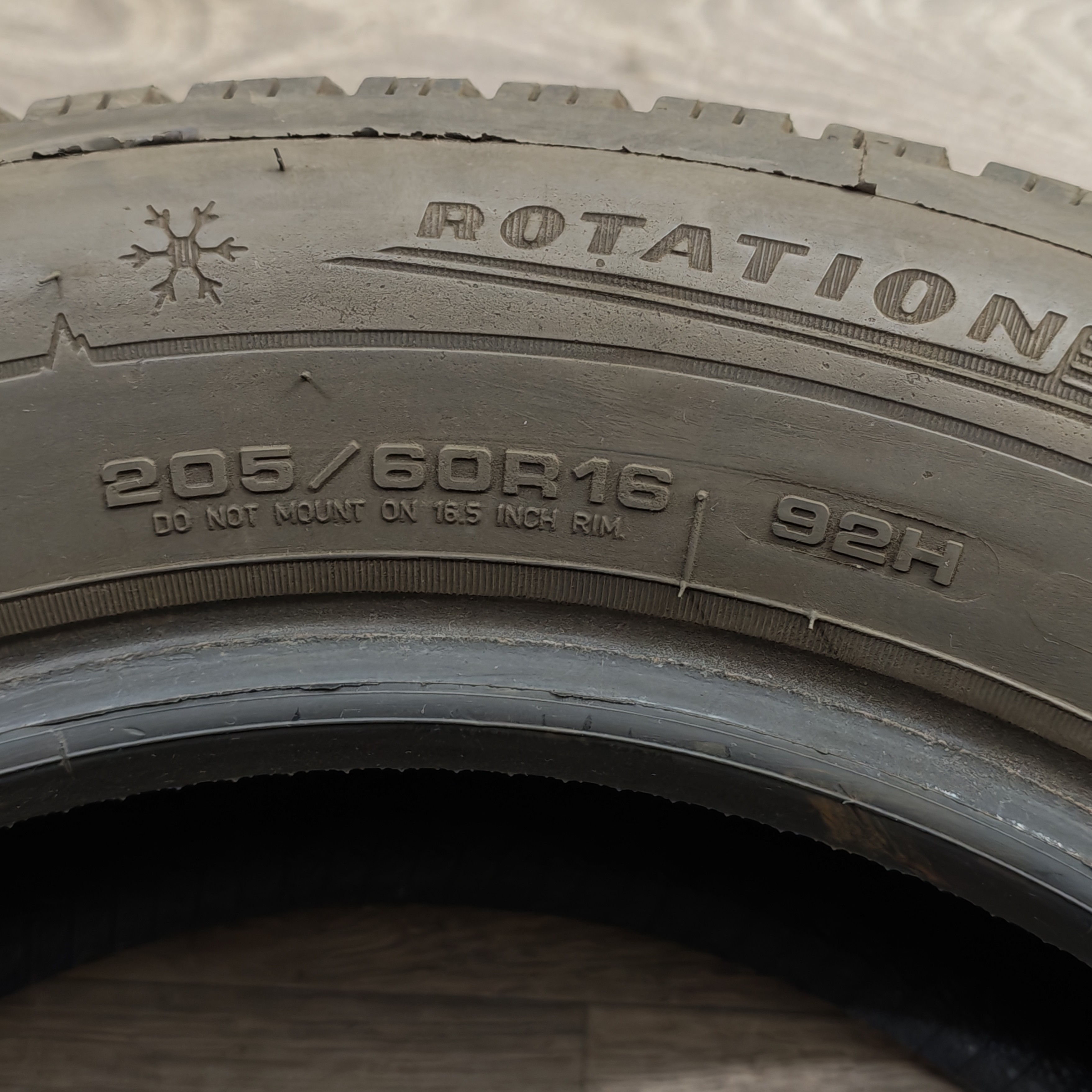 Zimní pneumatiky 205/60 R16 Dunlop č. AP949