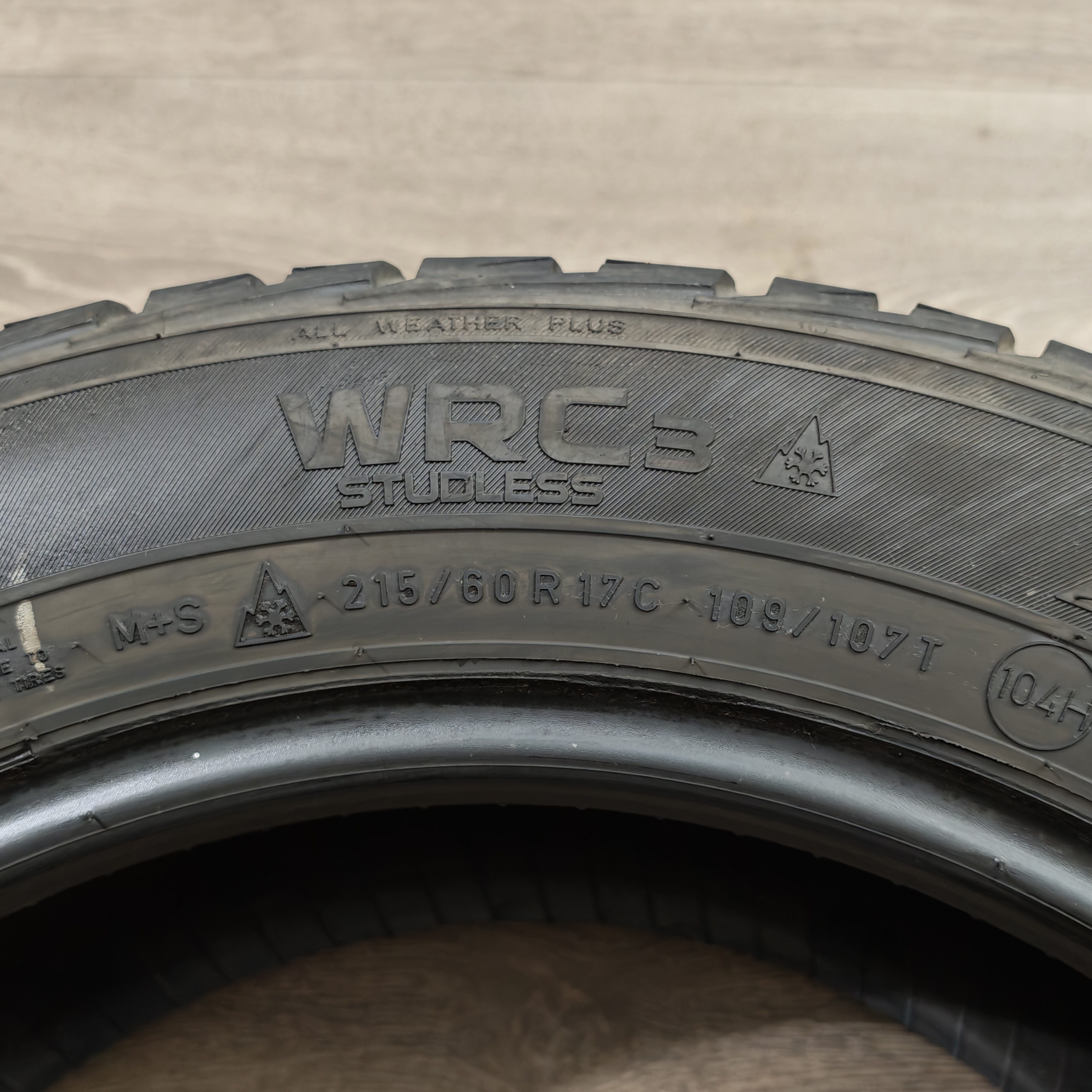 Zimní pneumatiky 215/60 R17C Nokian č. AP968