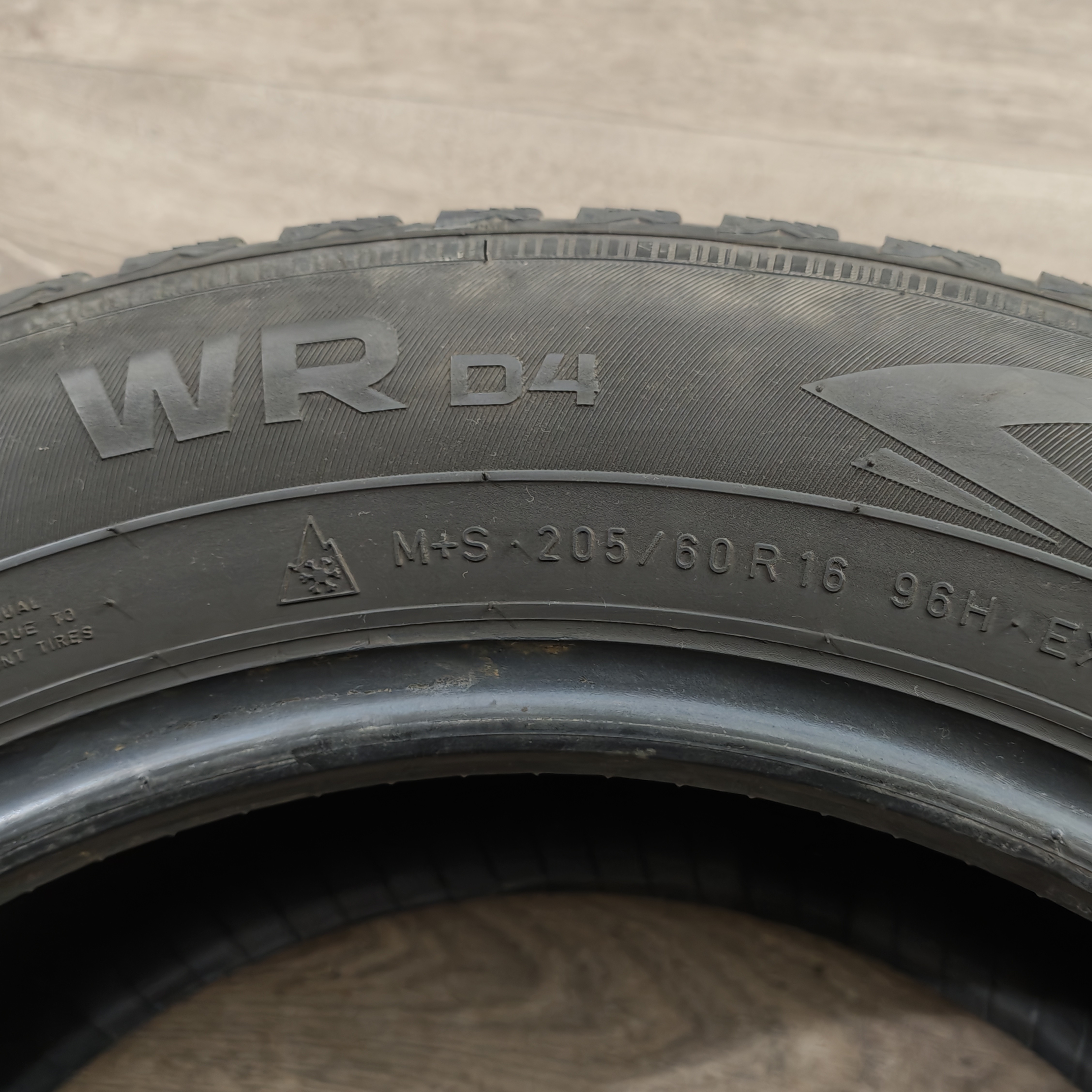 Zimní pneumatiky 205/60 R16 Nokian č. AP975