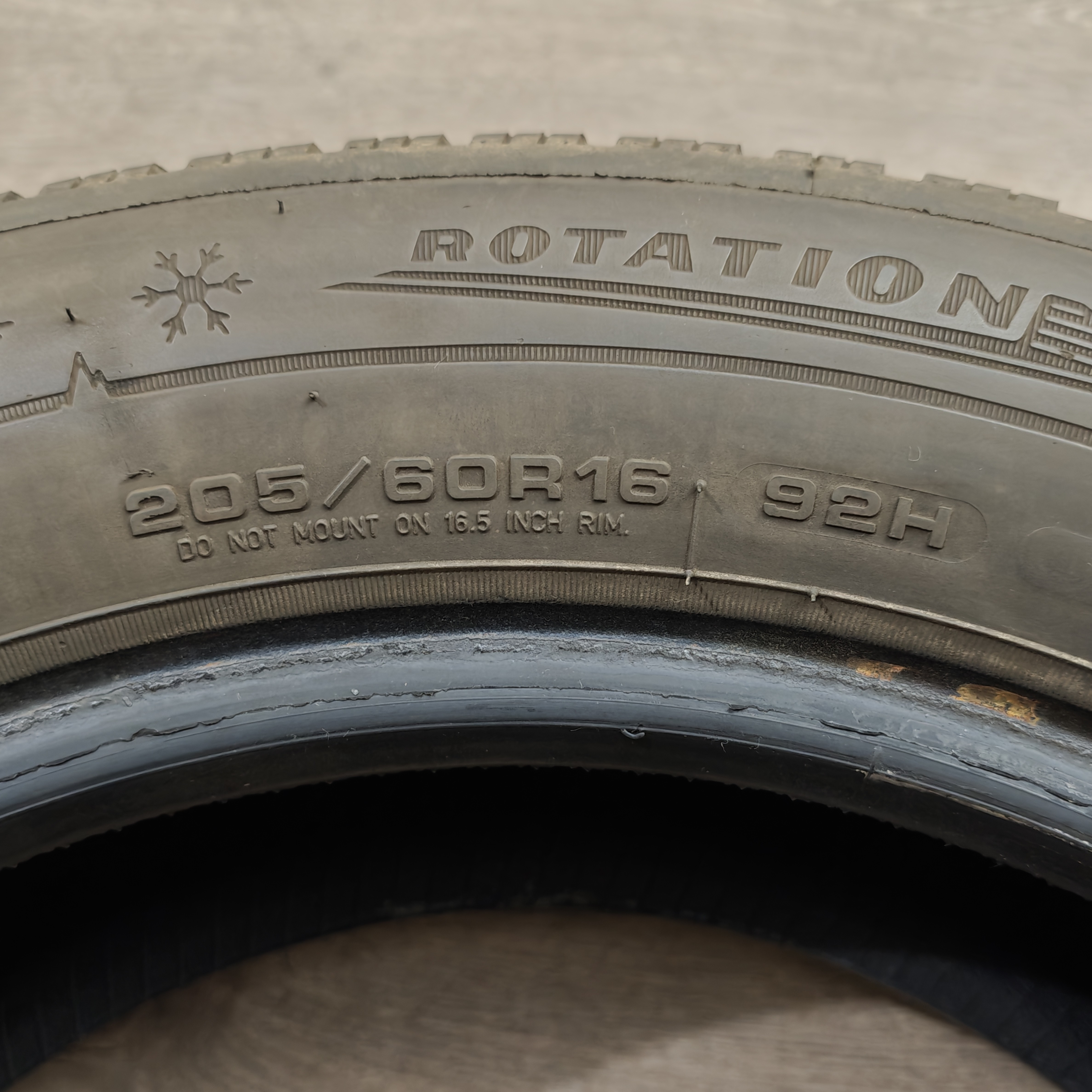 Zimní pneumatiky 205/60 R16 Dunlop č. AP977