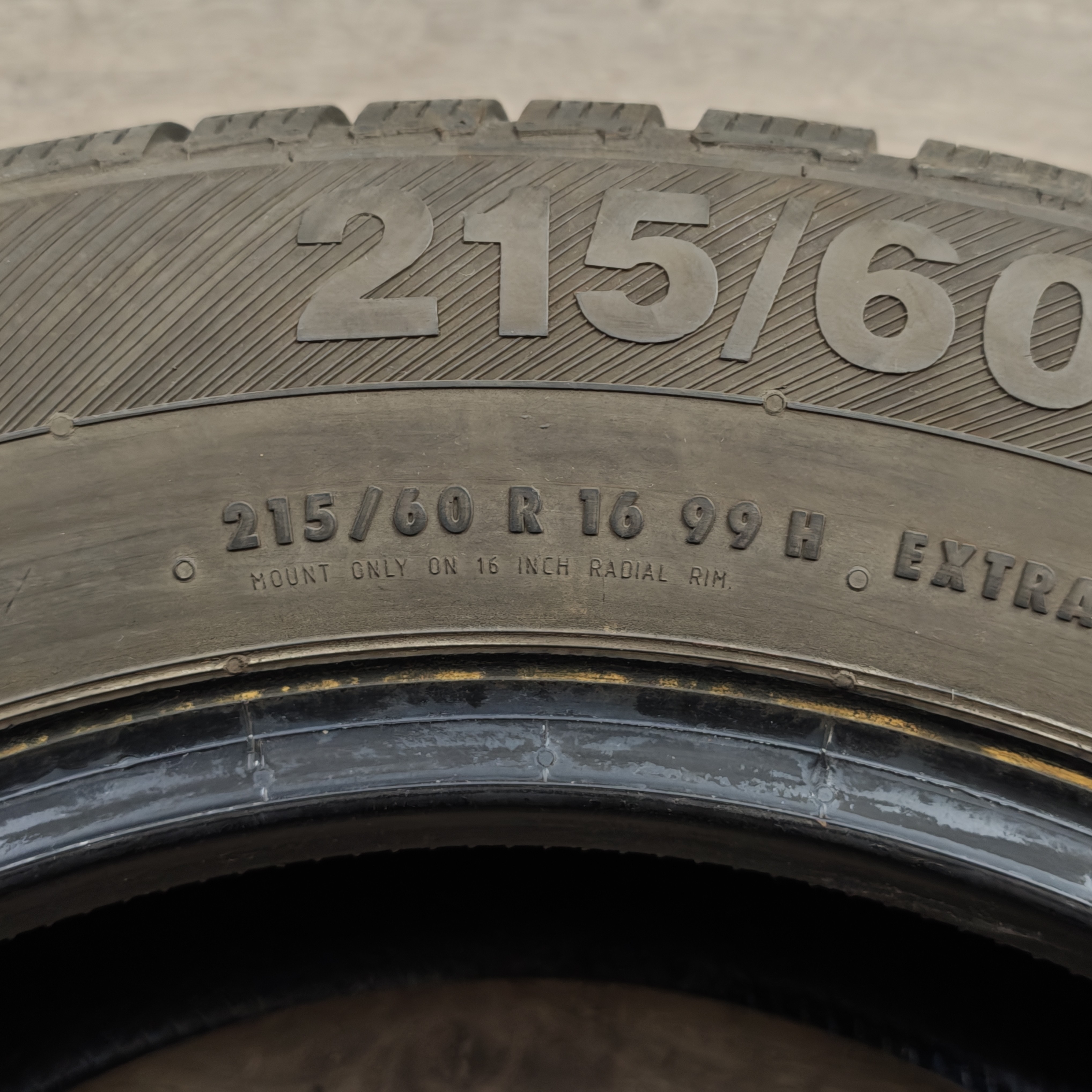 Zimní pneumatiky 215/60 R16 Barum č. AP979
