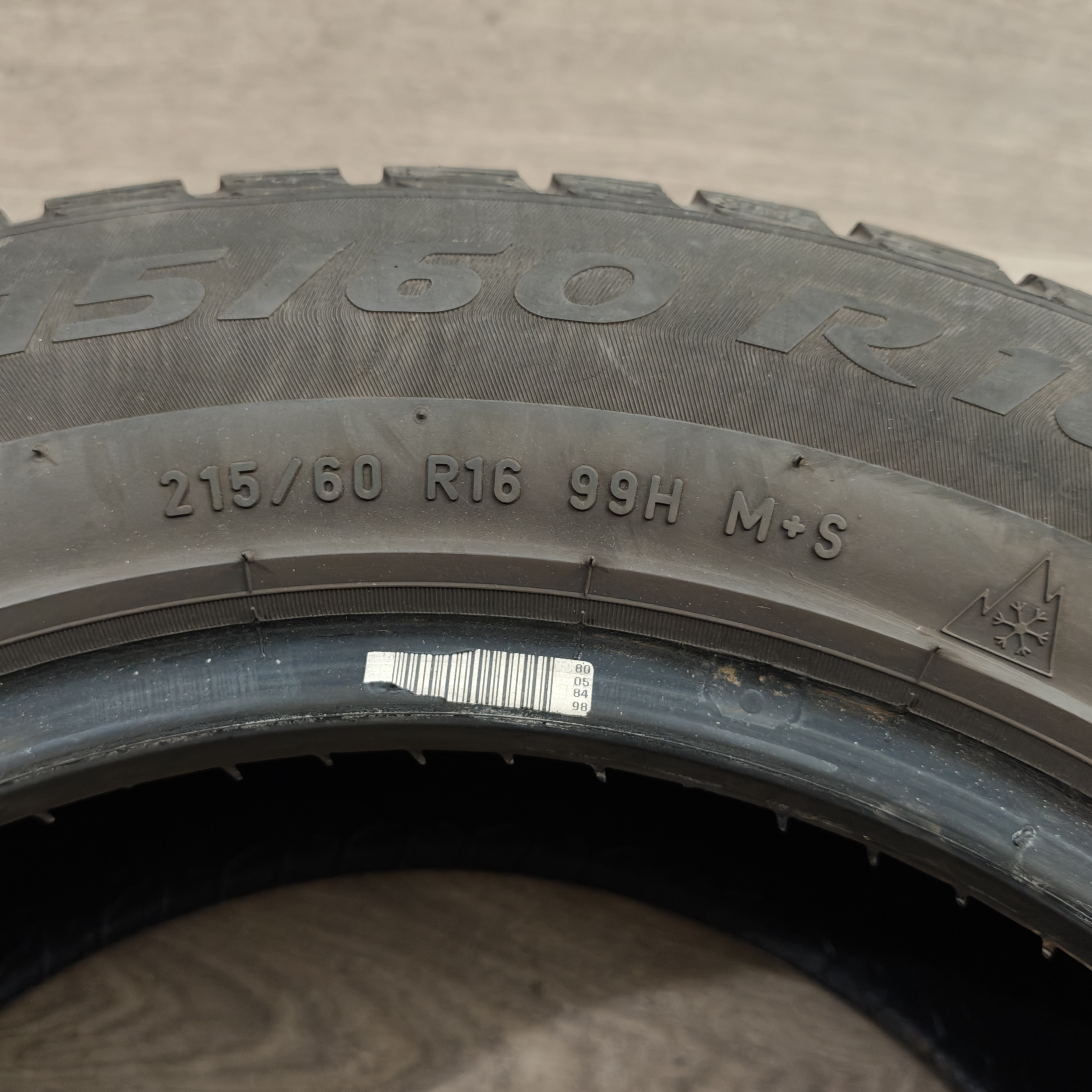Zimní pneumatiky 215/60 R16 Pirelli č. AP980
