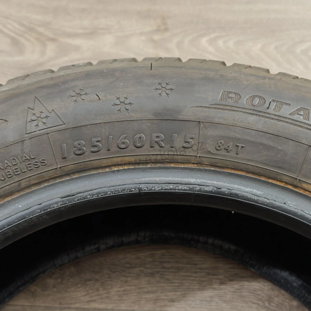 Zimní pneumatiky 185/60 R15 Dunlop č. AP984