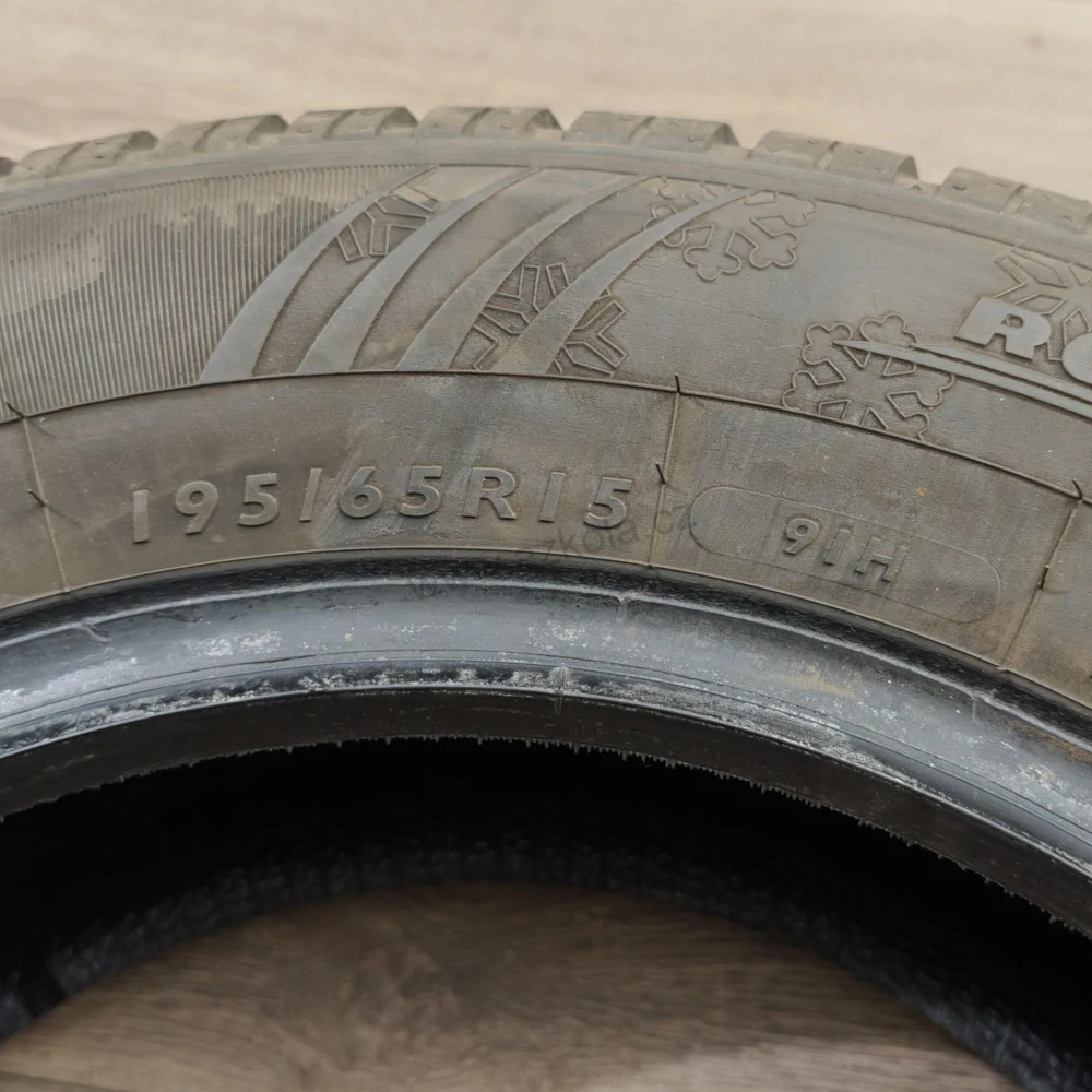 Zimní pneumatiky 195/65 R15 Dunlop č. AP990