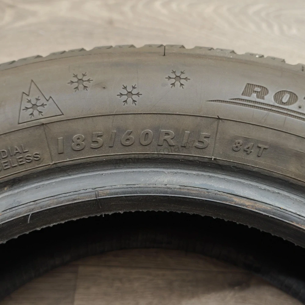 Zimní pneumatiky 185/60 R15 Dunlop č. AP993