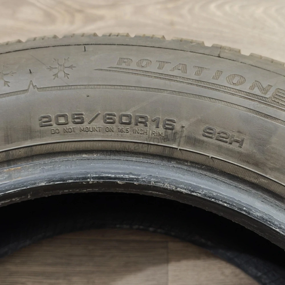 Zimní pneumatiky 205/60 R16 Dunlop č. AP997