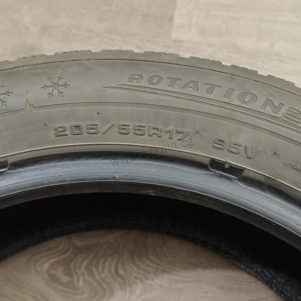 Zimní pneumatiky 205/55 R17 Dunlop č. AP1026