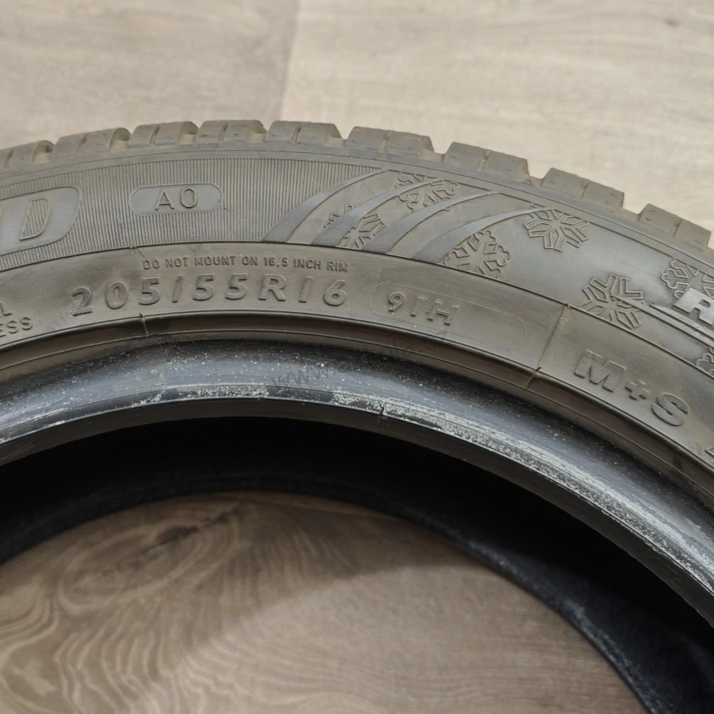 Zimní pneumatiky 205/55 R16 Dunlop č. AP1051