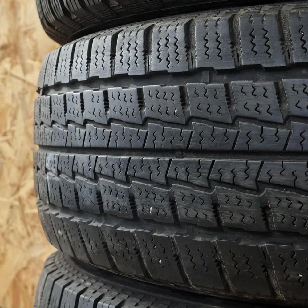 Zimní pneumatiky 205/65 R16C Hankook č. AP1066