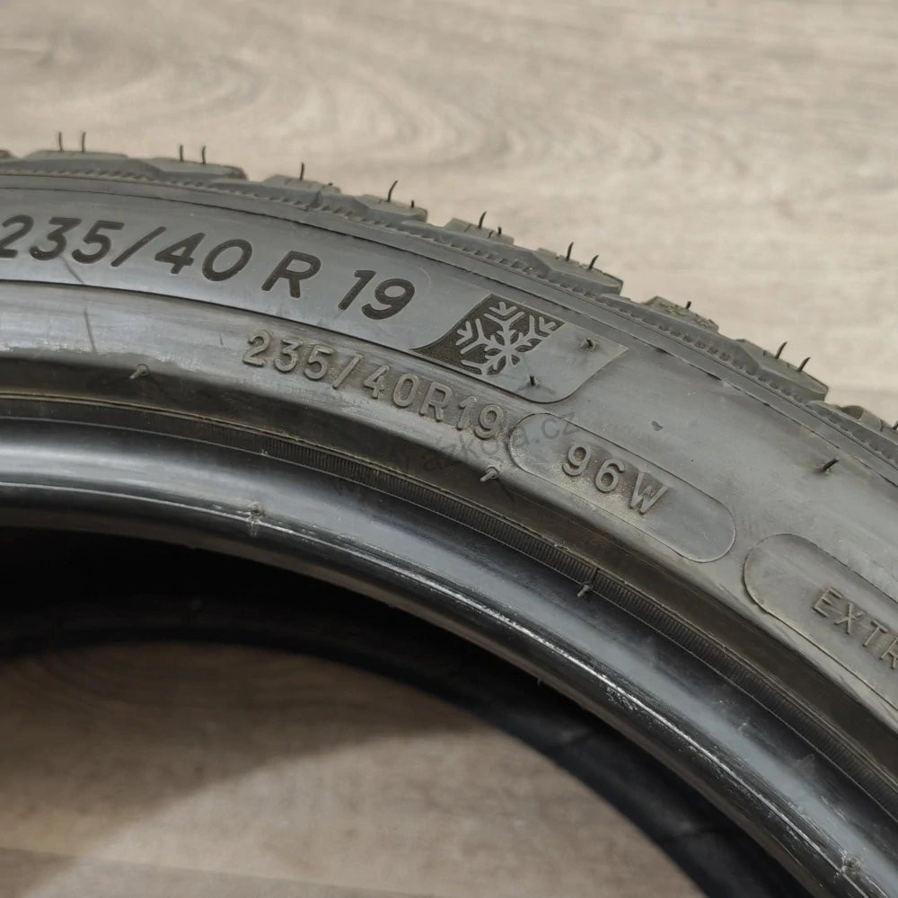Zimní pneumatiky 235/40 R19 Michelin č. AP1085