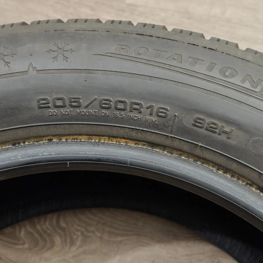 Zimní pneumatiky 205/60 R16 Dunlop č. AP1096