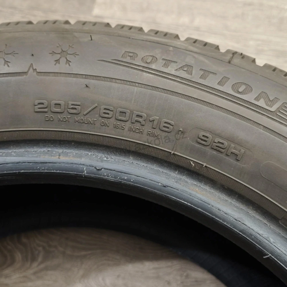 Zimní pneumatiky 205/60 R16 Dunlop č. AP1102