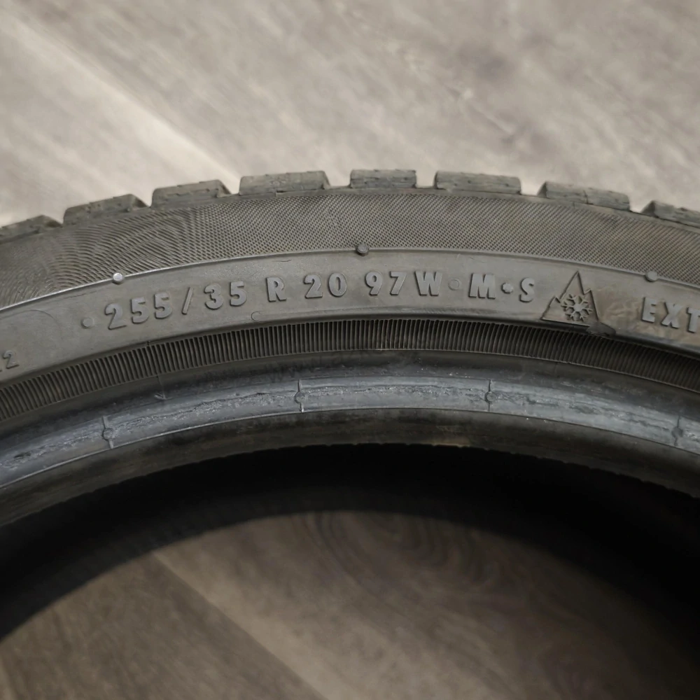 Zimní pneumatiky 255/35 R20 Continental č. AP1108