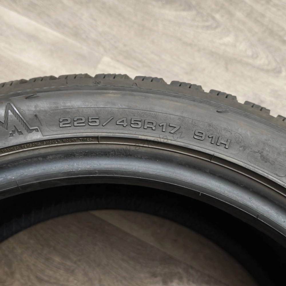 Zimní pneumatiky 225/45 R17 Dunlop č. AP1113
