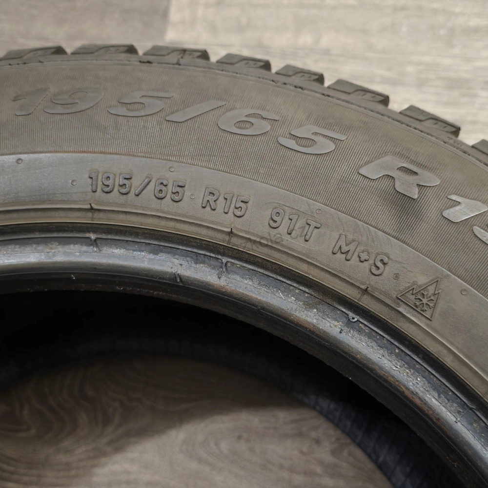 Zimní pneumatiky 195/65 R15 Pirelli č. AP1131