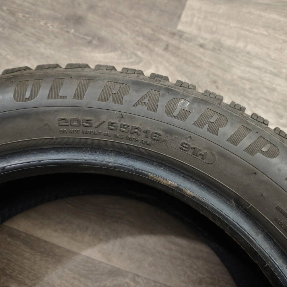 Zimní pneumatiky 205/55 R16 GoodYear č. AP1176