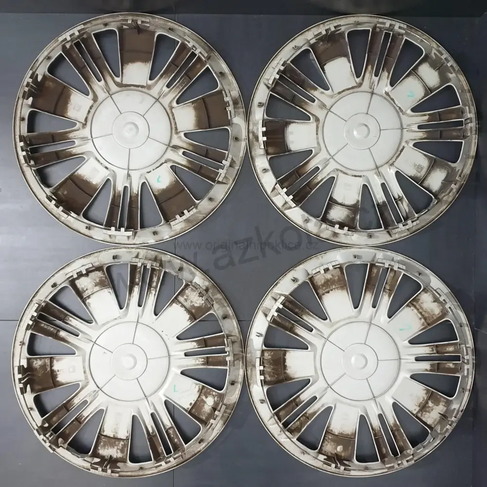 Sada originálních poklic Fiat 16" Sedici (použité)