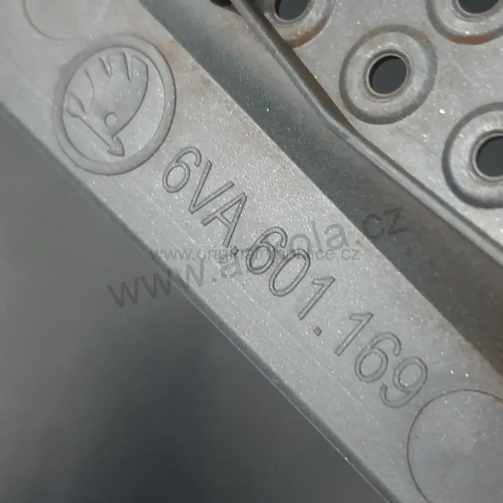Originální poklice r16 na ALU disky Škoda Fabia IV (použité)