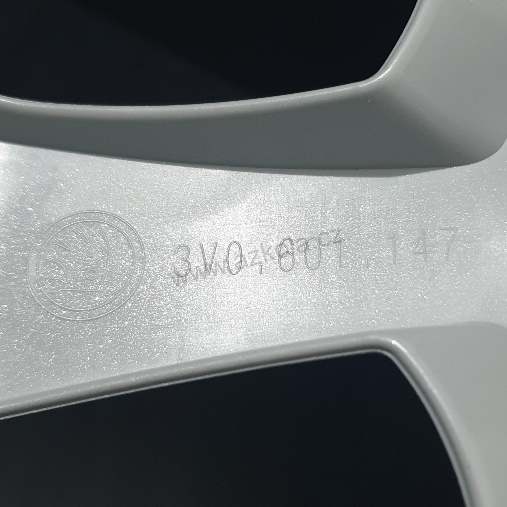Originální poklice Škoda 16" Superb III