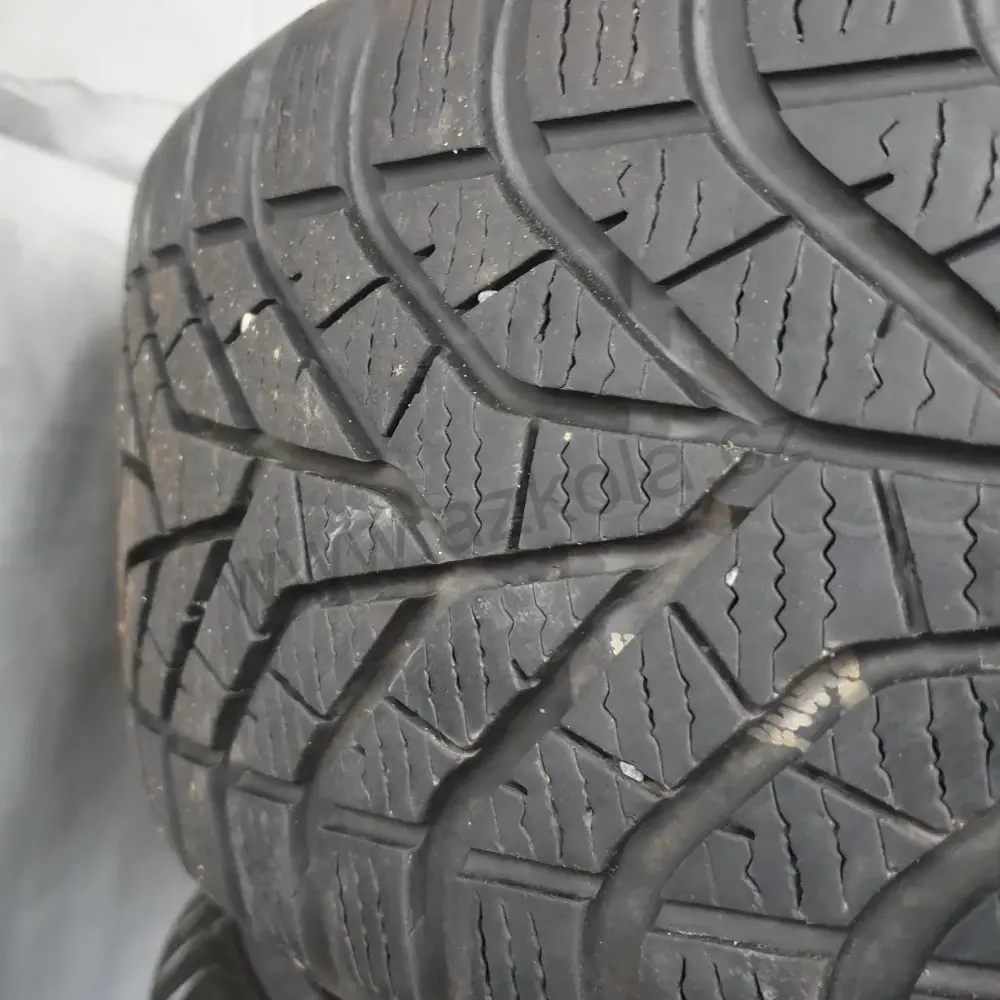 Sada zimních kol Suzuki 215/60 R16 č. AK104