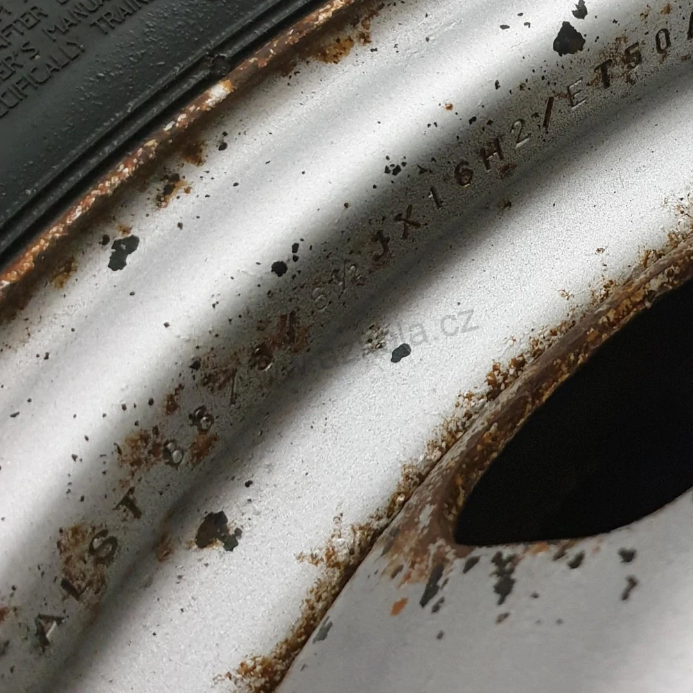 Sada zimních kol Dacia Duster 215/60 R16 č. AK151