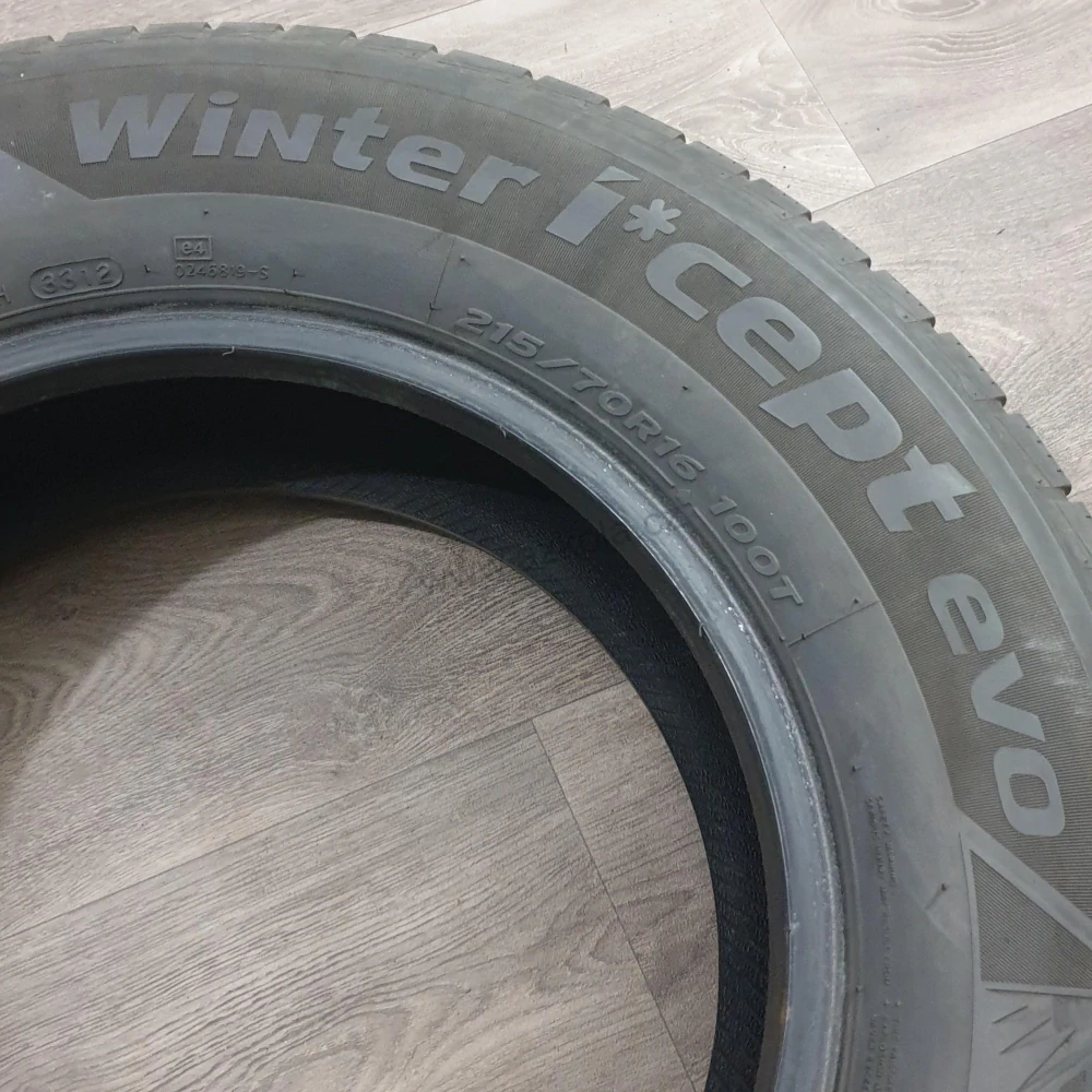 Zimní pneumatiky 215/70 R16 Hankook č. AP602