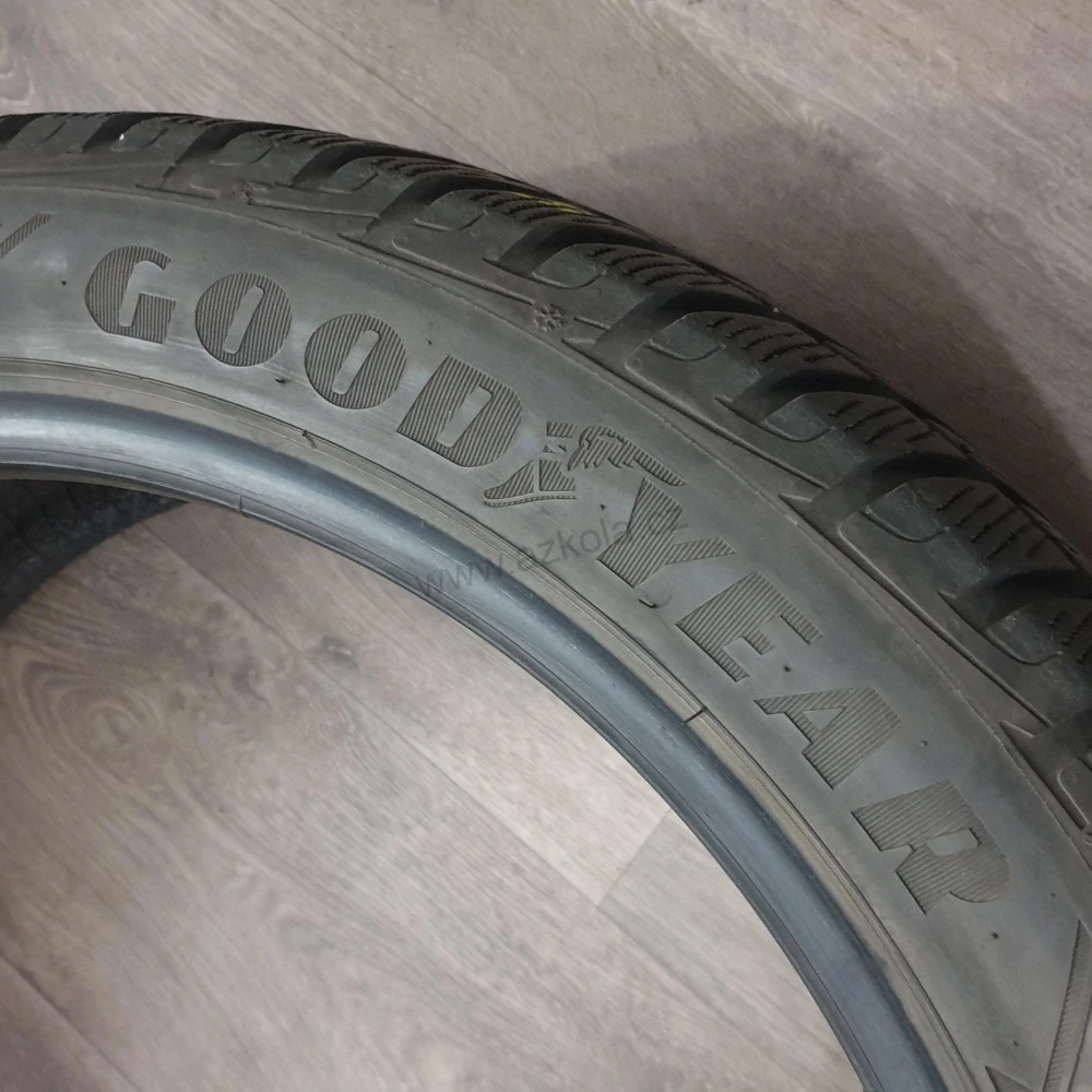 Zimní pneumatiky 225/45 R19 GoodYear č. AP629