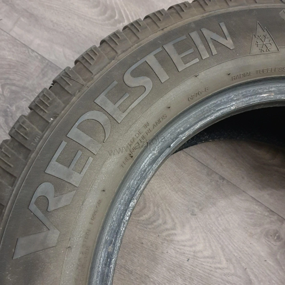 Zimní pneumatiky 195/65 R15 Vredestein č. AP644