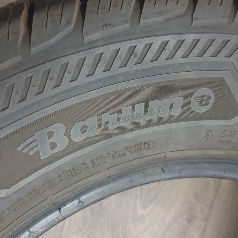 Zimní pneumatiky 235/75 R16C Barum č. AP763