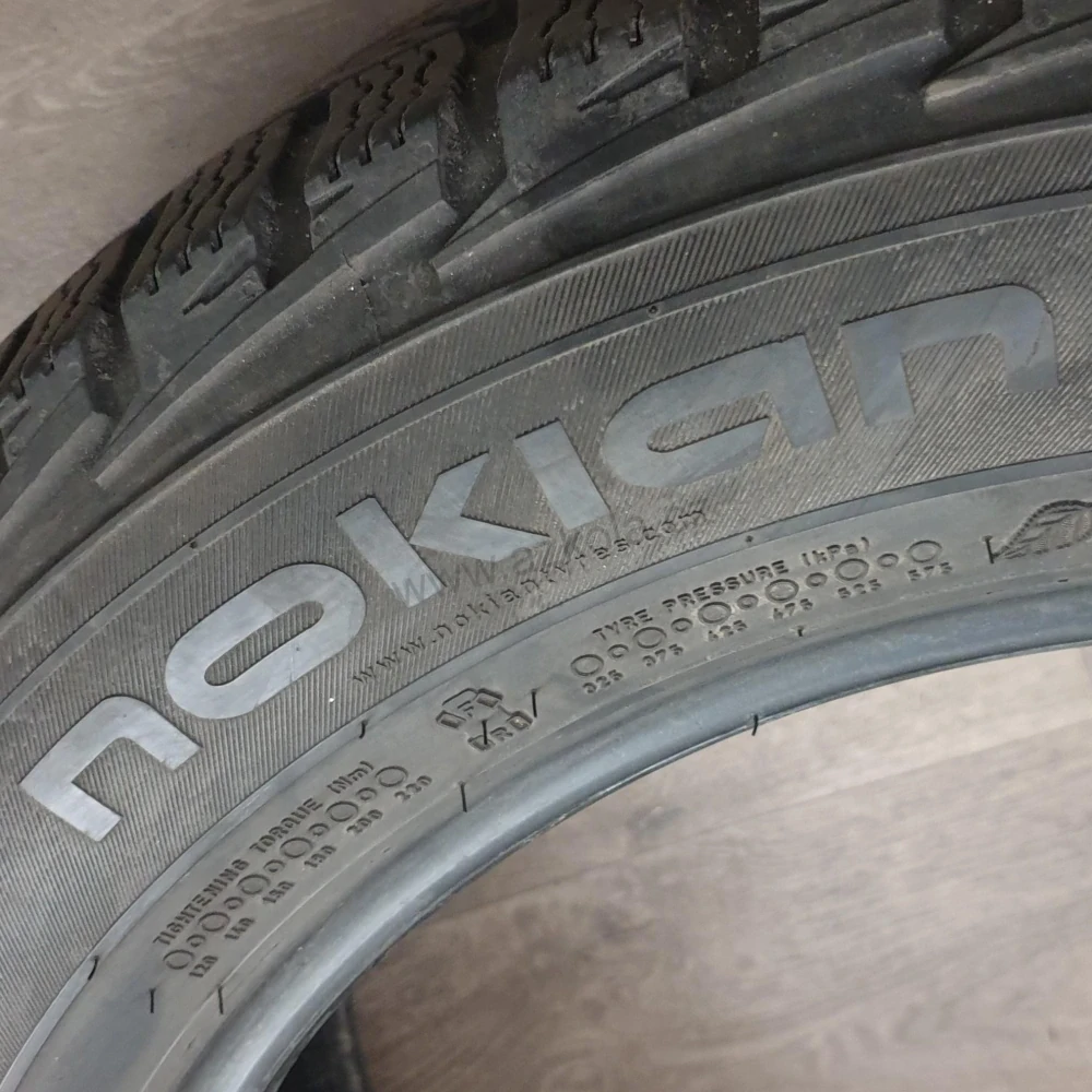 Zimní pneumatiky 215/60 R17C Nokian č. AP795