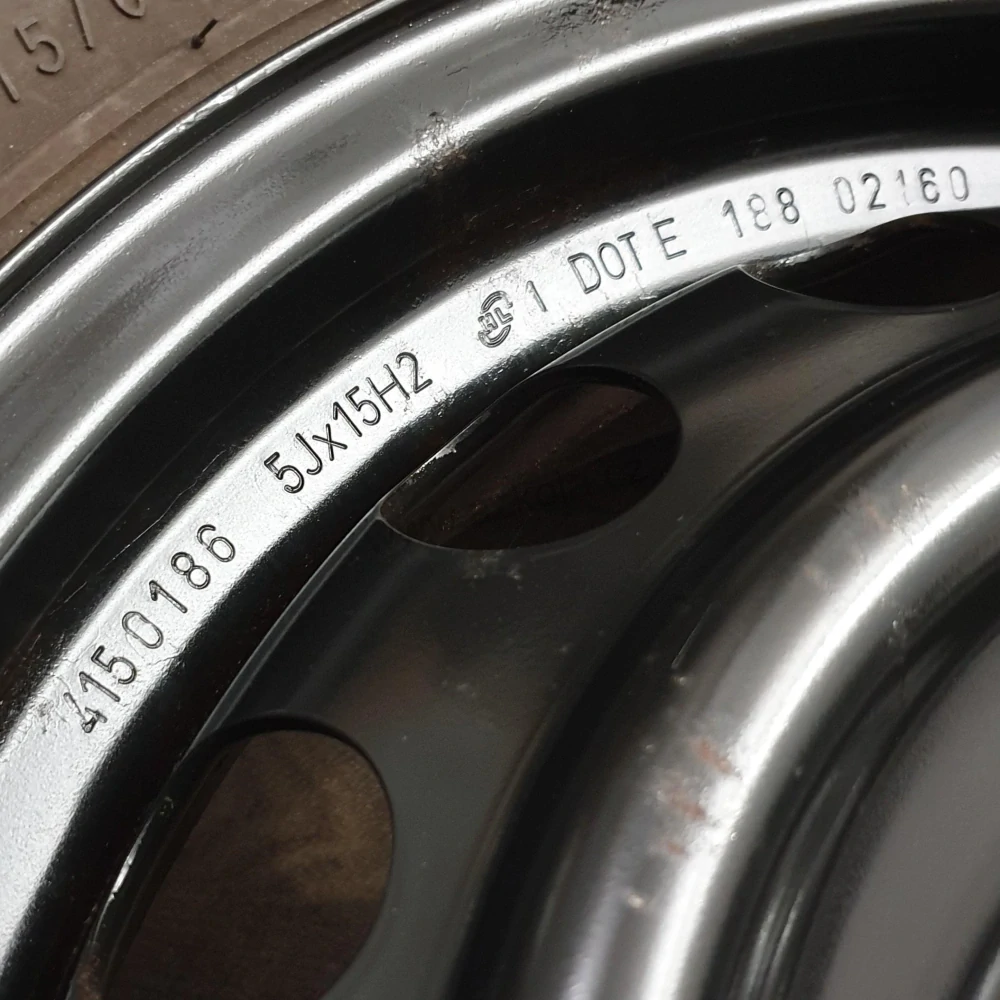 Zimní kola Toyota Yaris 175/65 R15 č. AK164