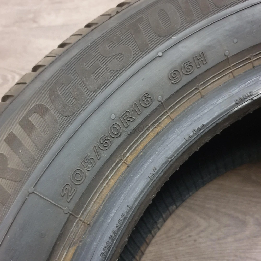 Zimní pneumatiky 205/60 R16 Bridgestone č. AP893