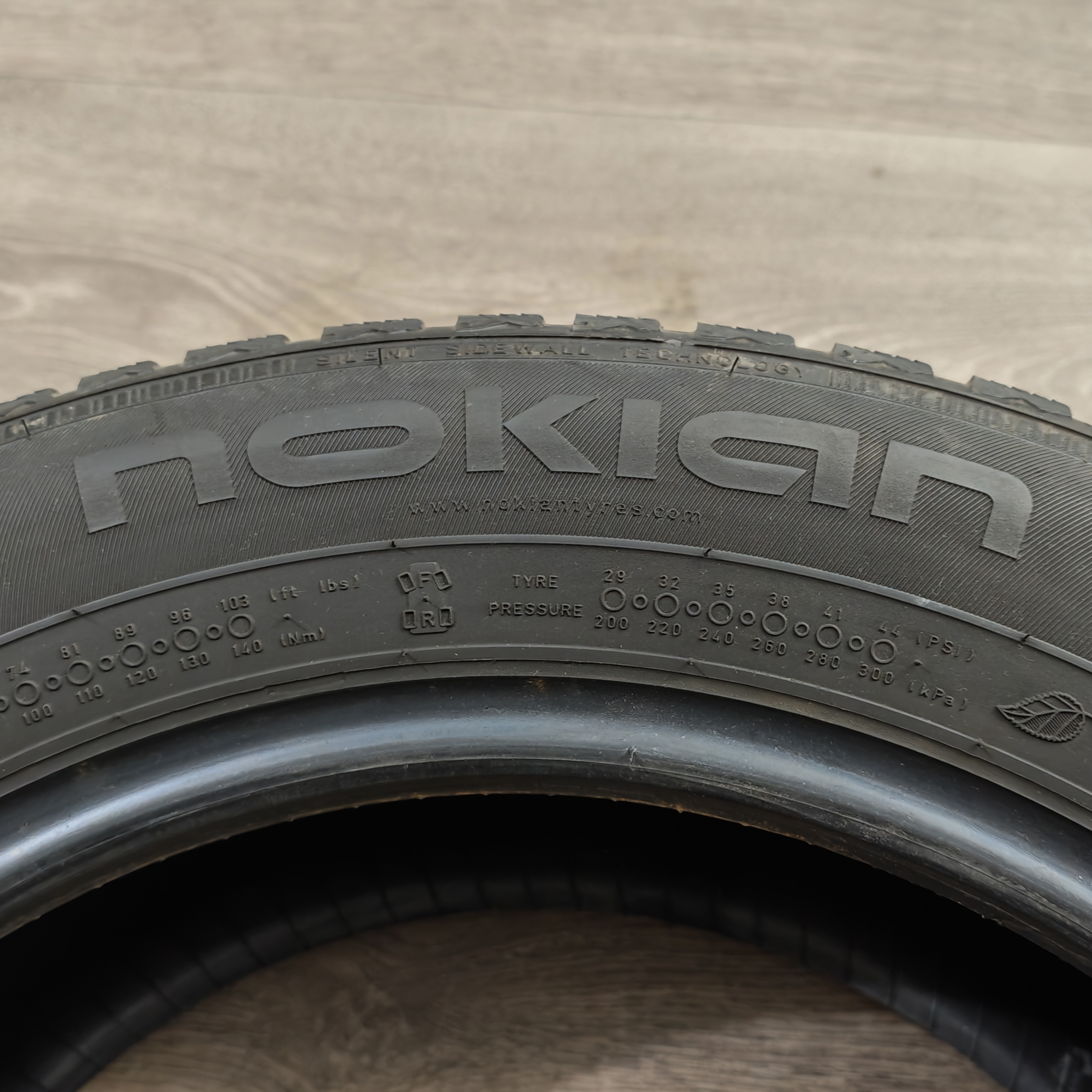 Zimní pneumatiky 205/60 R16 Nokian č. AP975