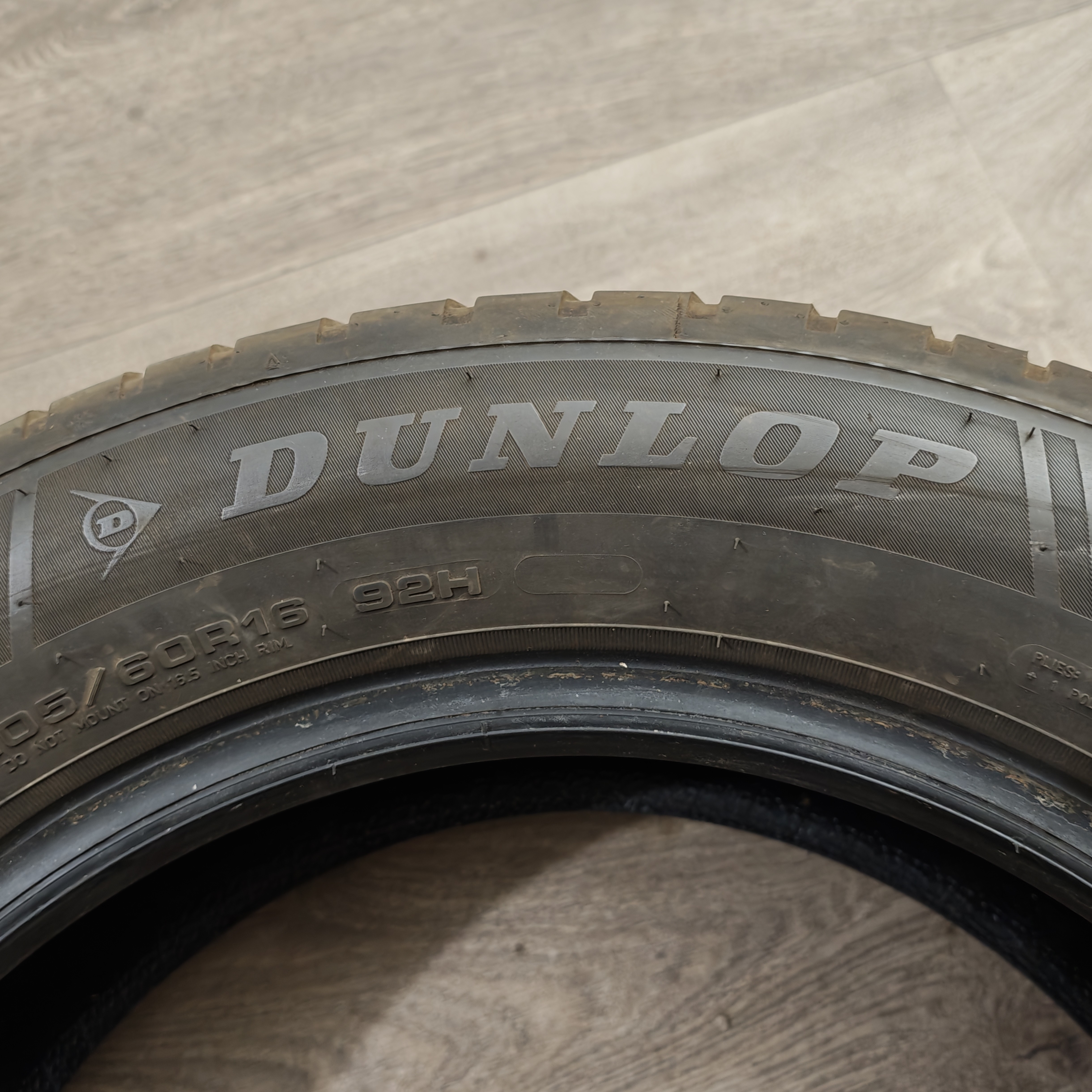 Zimní pneumatiky 205/60 R16 Dunlop č. AP978