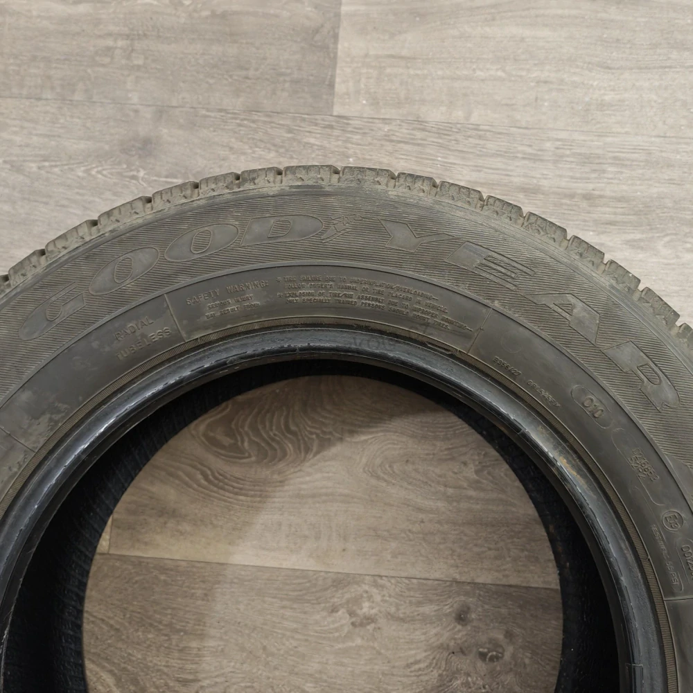 Zimní pneumatiky 215/65 R15C GoodYear č. AP1025
