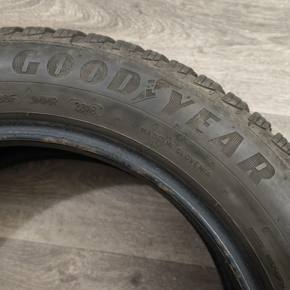 Zimní pneumatiky 205/55 R16 GoodYear č. AP1176