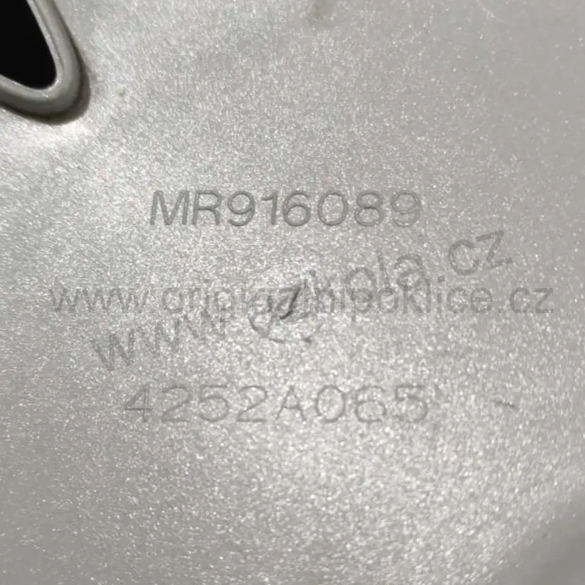 Originální poklice Mitsubishi 15" Colt (použitá)