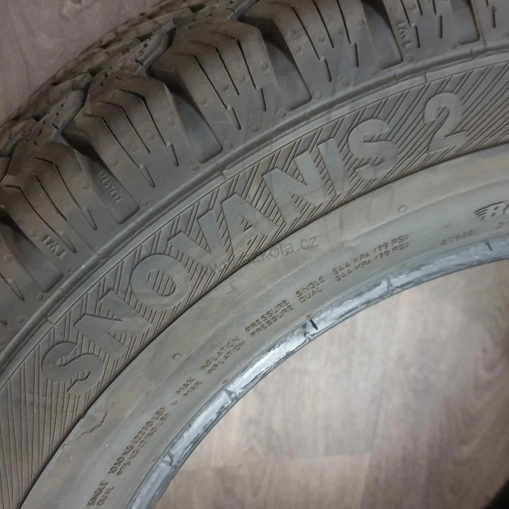 Zimní pneumatiky 215/65 R16C Barum č. AP812