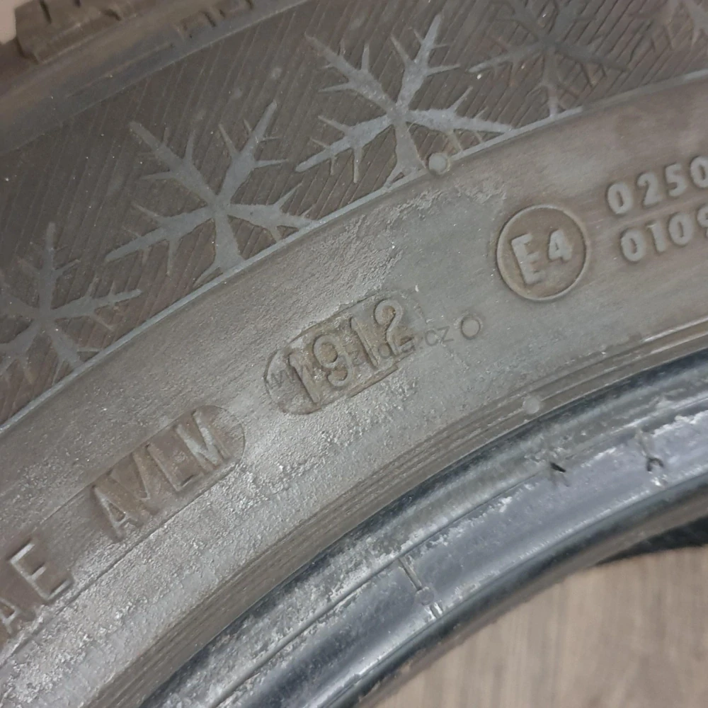 Zimní pneumatiky 195/65 R15 Barum č. AP845