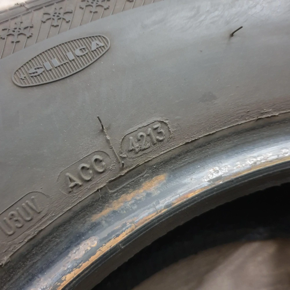 Zimní pneumatiky 205/65 R15 Avon č. AP894