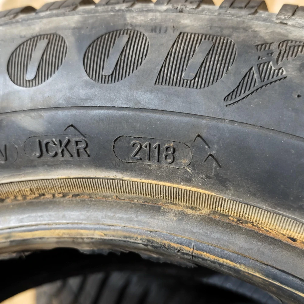 Zimní pneumatiky 205/60 R16 GoodYear č. AP898